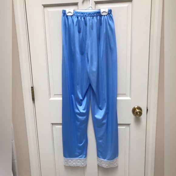 Sleepwear Silky Top and Pants. Light blue Size: Medium - Picture 7 of 8